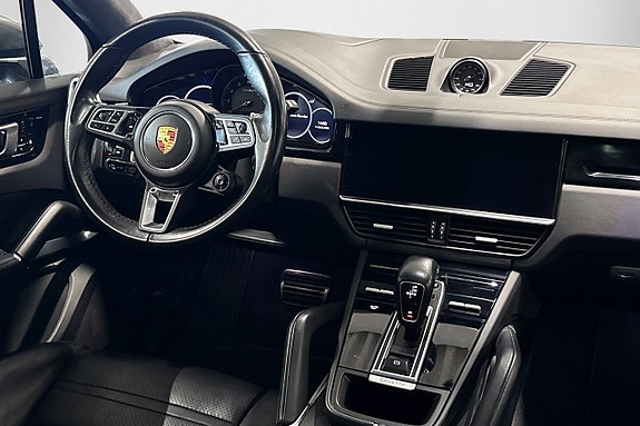 Porsche Cayenne Turbo 14 of 28