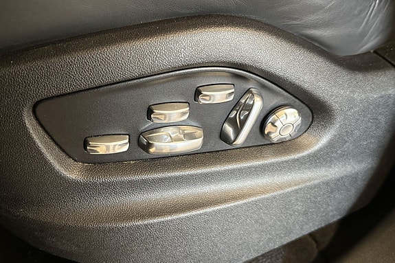 Porsche Cayenne Turbo 17 of 28