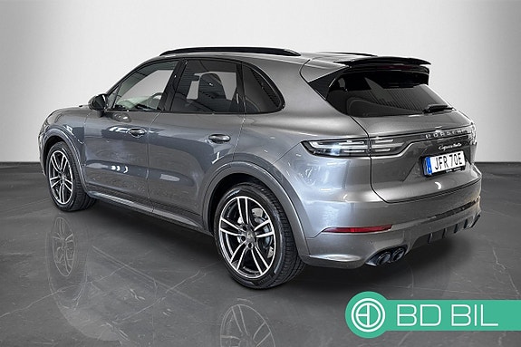 Porsche Cayenne Turbo 2 of 28