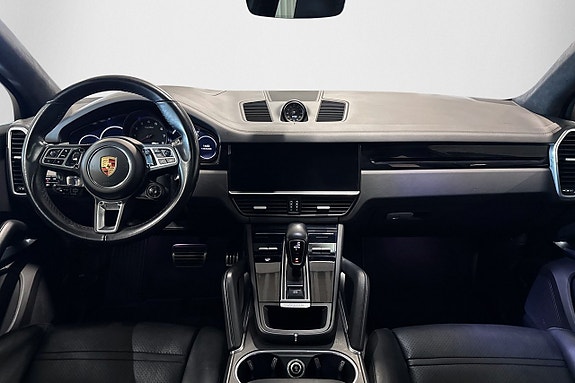 Porsche Cayenne Turbo 7 of 28