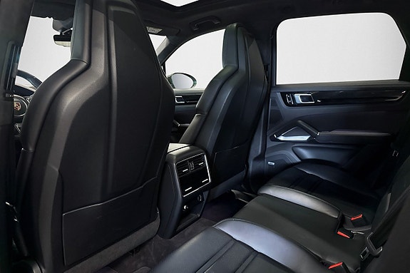 Porsche Cayenne Turbo 12 of 28