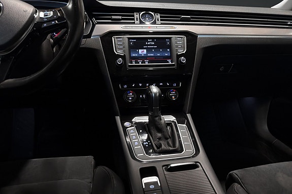 Volkswagen Passat 11 of 17