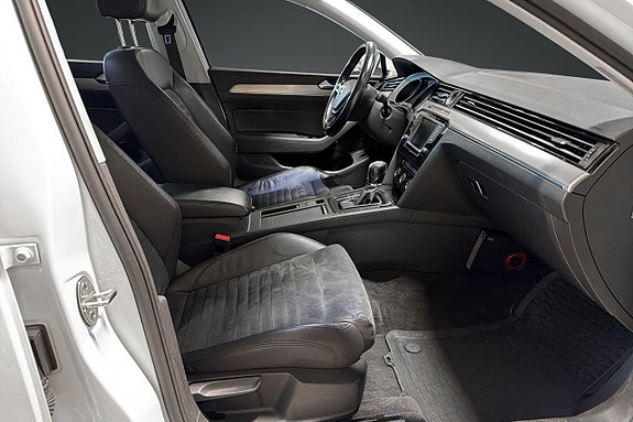 Volkswagen Passat 16 of 17