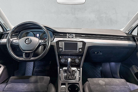 Volkswagen Passat 13 of 17