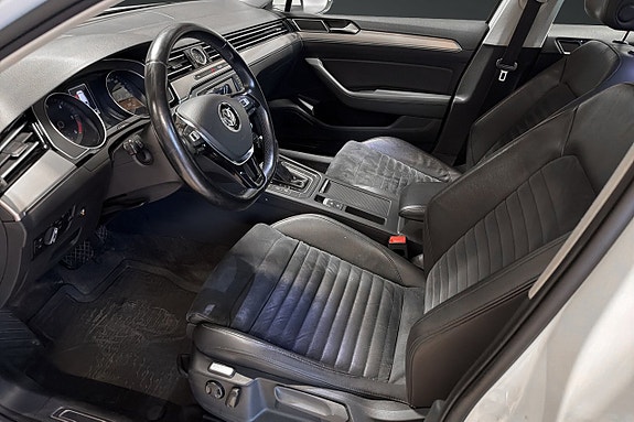 Volkswagen Passat 10 of 17