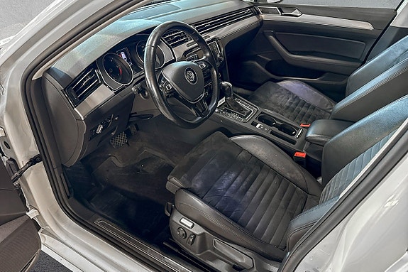 Volkswagen Passat 10 of 17