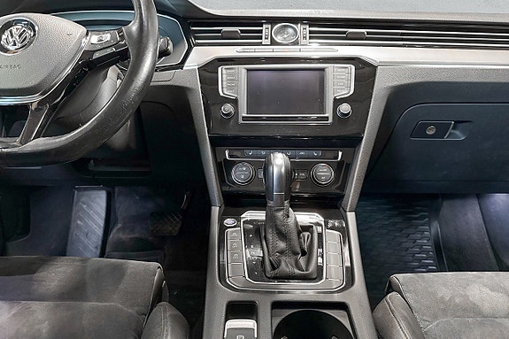 Volkswagen Passat 11 of 17