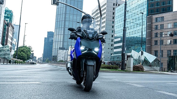Yamaha XMAX 300 2 of 2