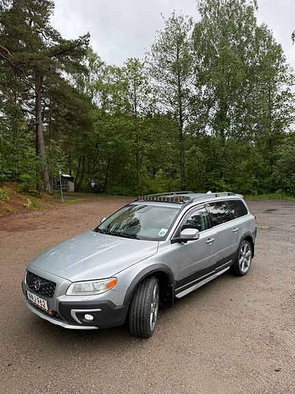 Volvo XC70 2 of 5