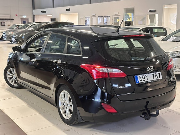 Hyundai i30 2 of 5