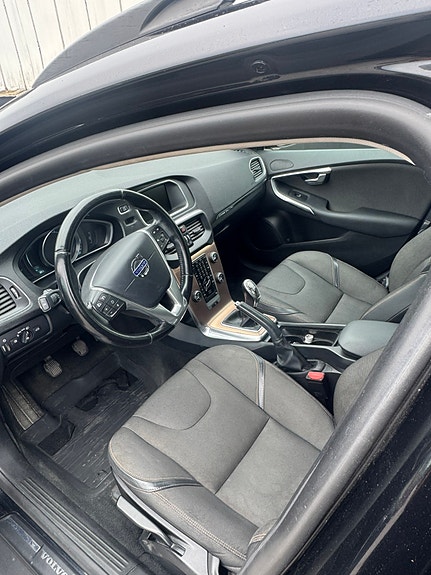 Volvo V40 Cross Country 8 of 12