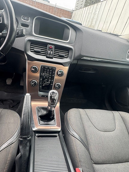Volvo V40 Cross Country 9 of 12