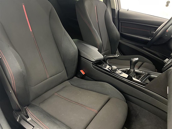 BMW 318d 4 of 5