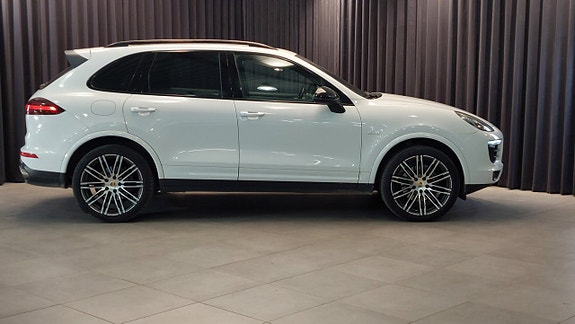 Porsche Cayenne 5 of 5