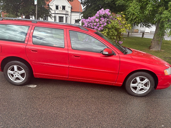 Volvo V70 2 of 5