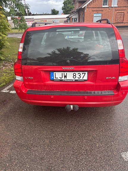 Volvo V70 3 of 5
