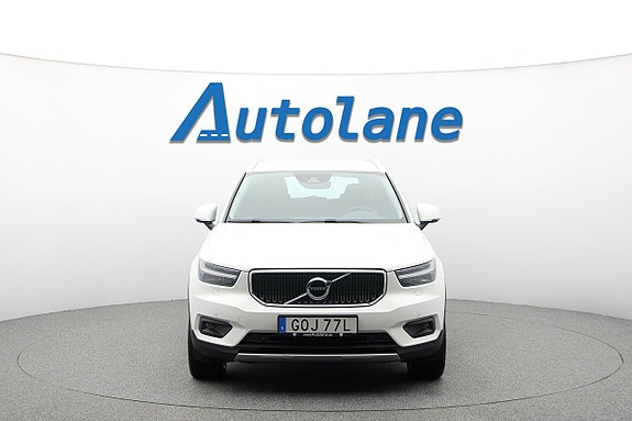 Volvo XC40 3 of 26