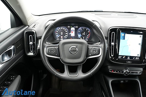 Volvo XC40 14 of 26