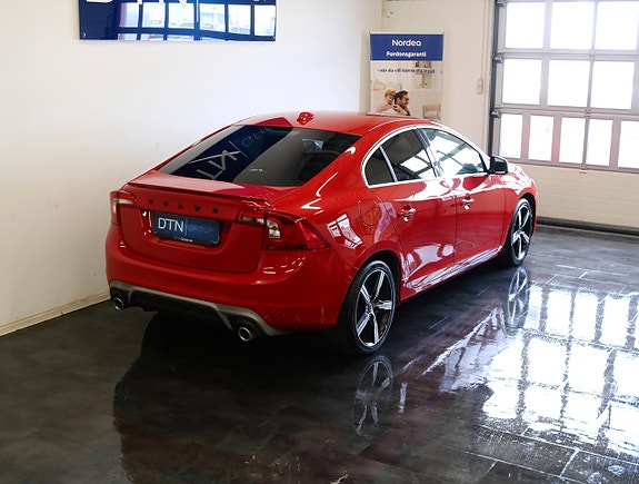 Volvo S60 2 of 5
