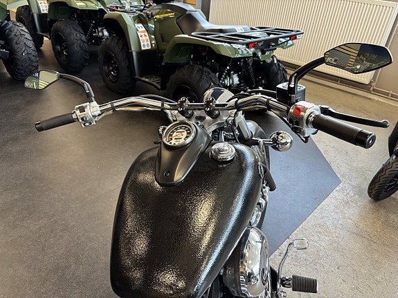 Yamaha XVS 650 4VR Special Custom Bobber 6 of 15