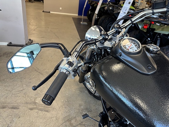 Yamaha XVS 650 4VR Special Custom Bobber 13 of 15