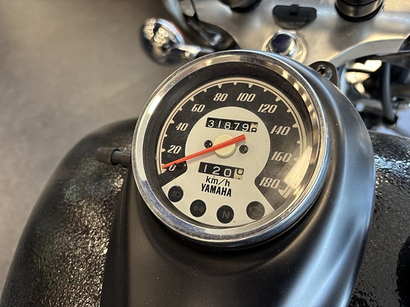 Yamaha XVS 650 4VR Special Custom Bobber 8 of 15