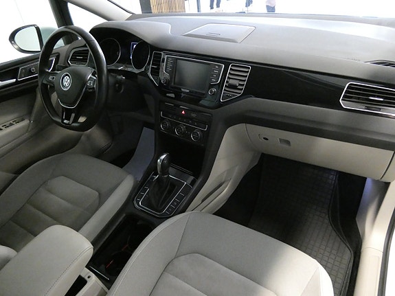 Volkswagen Golf Sportsvan 11 of 21