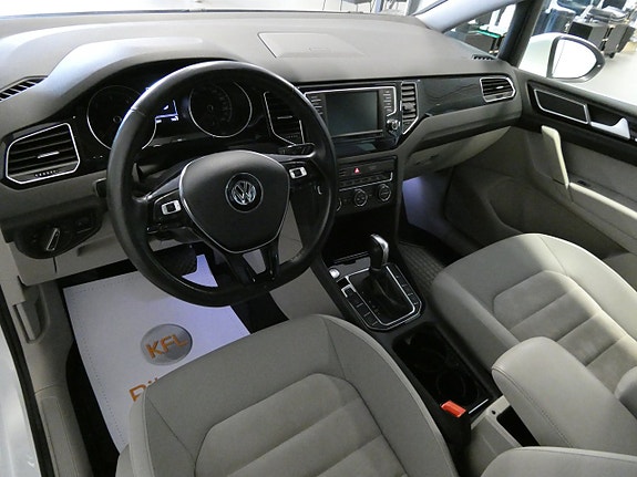 Volkswagen Golf Sportsvan 10 of 21