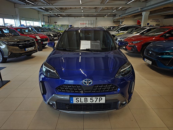 Toyota Yaris Cross 2 of 5