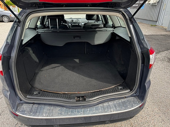 Ford Mondeo 8 of 13
