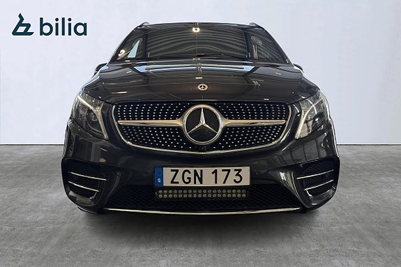 Mercedes-Benz V300 2 of 5
