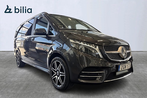 Mercedes-Benz V300 3 of 5