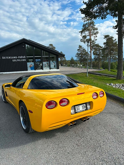 Chevrolet Corvette 2 of 5