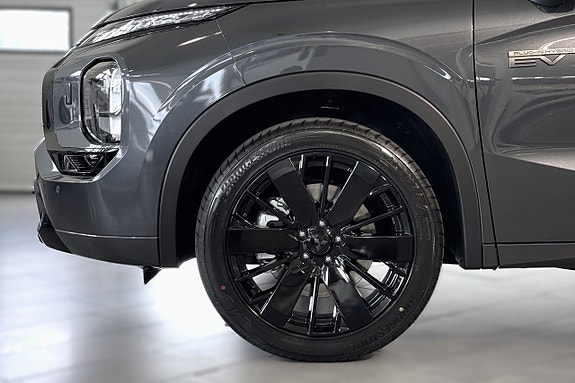 Mitsubishi Outlander 2 of 15