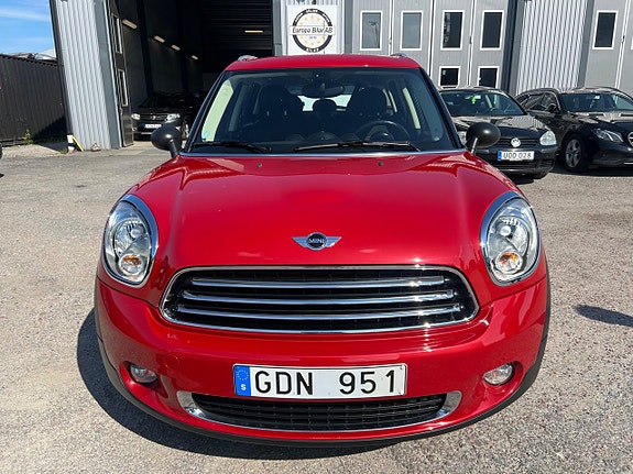 MINI Countryman One 2 of 5
