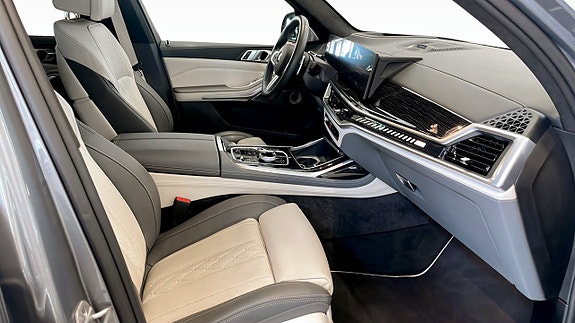 BMW X7 3 of 5