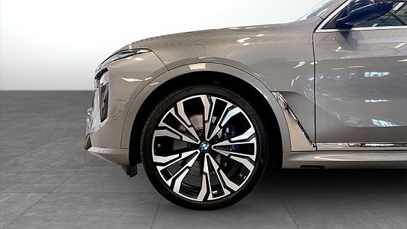 BMW X7 9 of 13