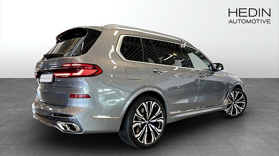 BMW X7 2 of 5