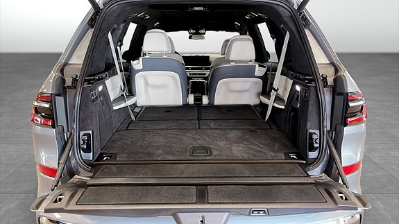 BMW X7 10 of 13
