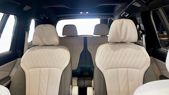 BMW X7 13 of 13