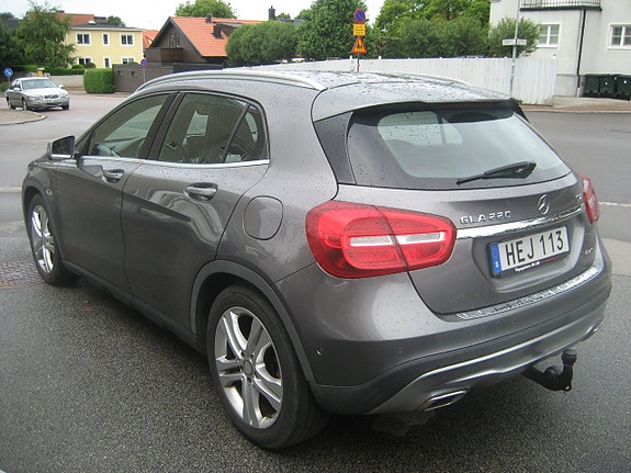 Mercedes-Benz GLA220 4 of 5