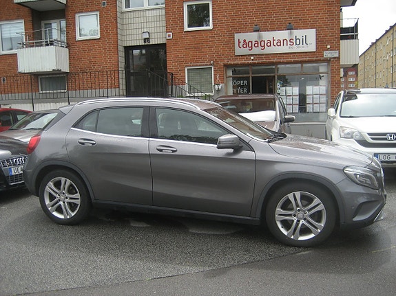 Mercedes-Benz GLA220