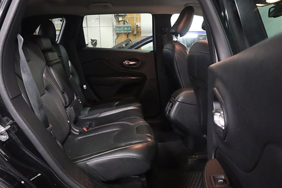 Jeep Cherokee 12 of 17