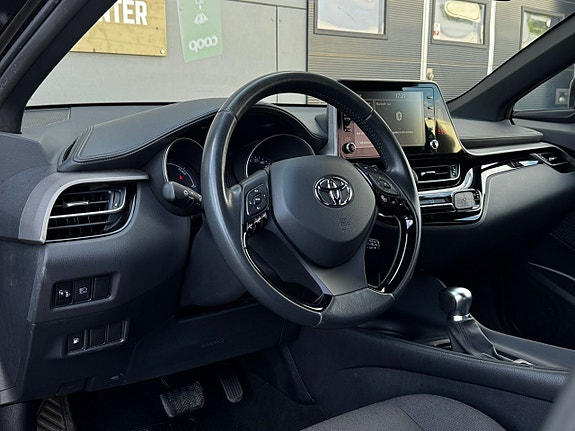 Toyota C-HR 14 of 20