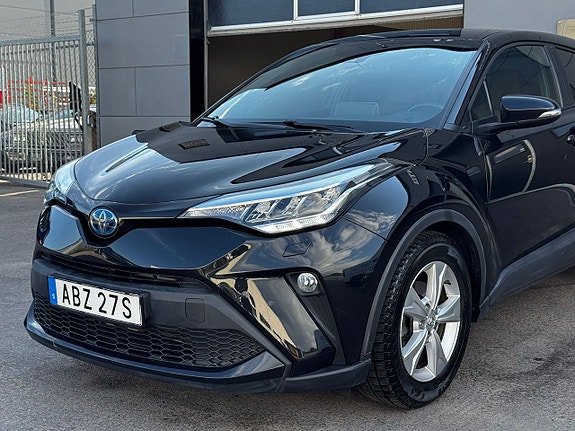 Toyota C-HR 3 of 5