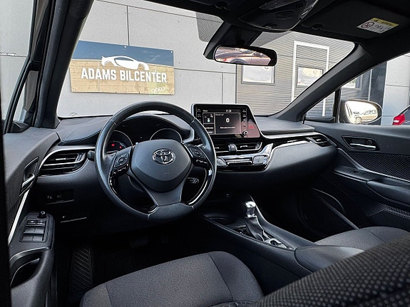 Toyota C-HR 15 of 20