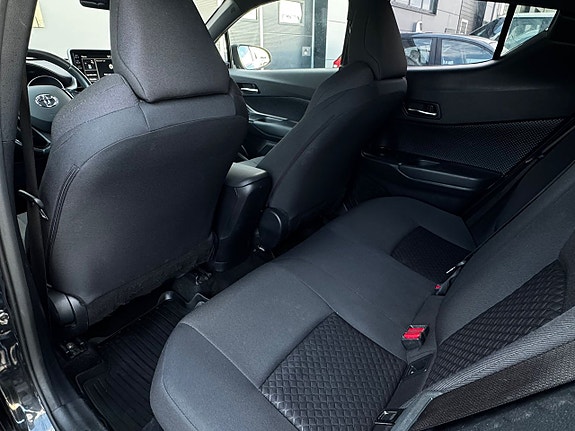 Toyota C-HR 20 of 20