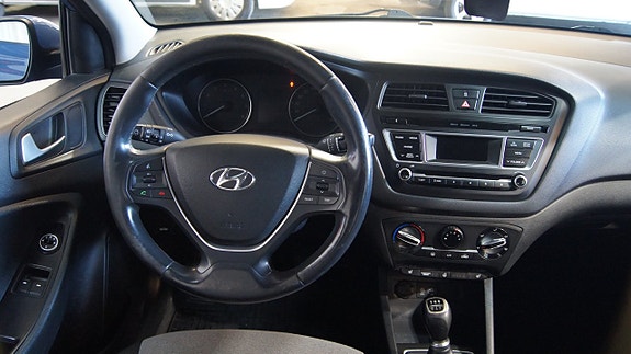 Hyundai i20 8 of 10