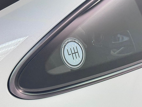 Porsche 911 Carrera T 10 of 22