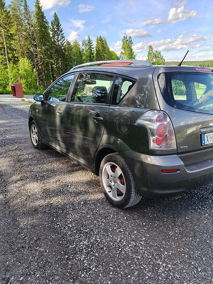 Toyota Corolla Verso 5 of 5